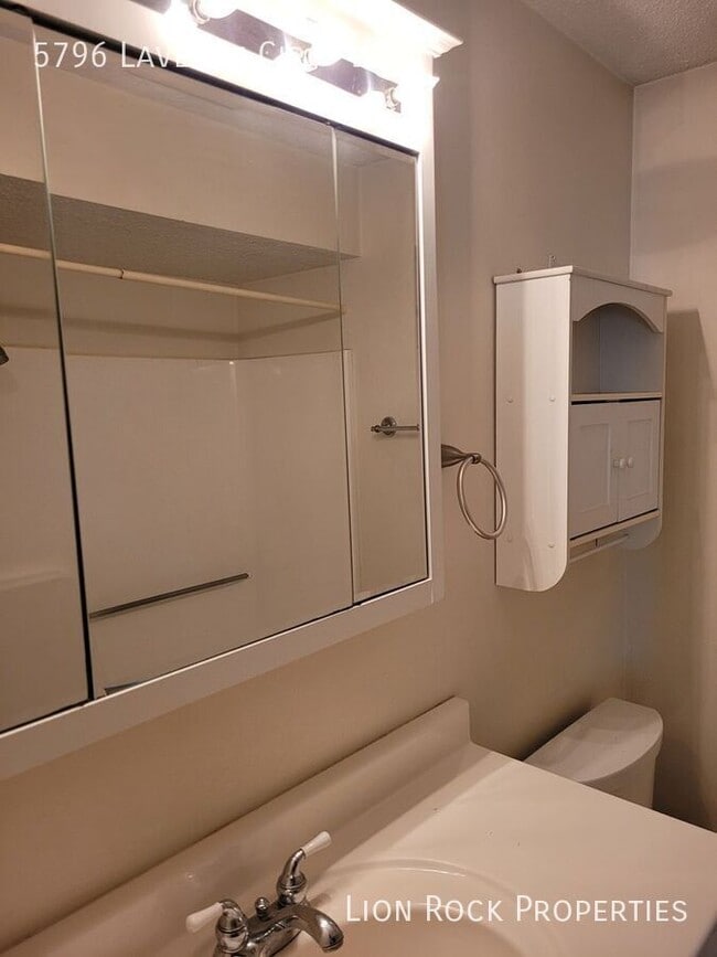 Building Photo - 5796 Laverne Cir N