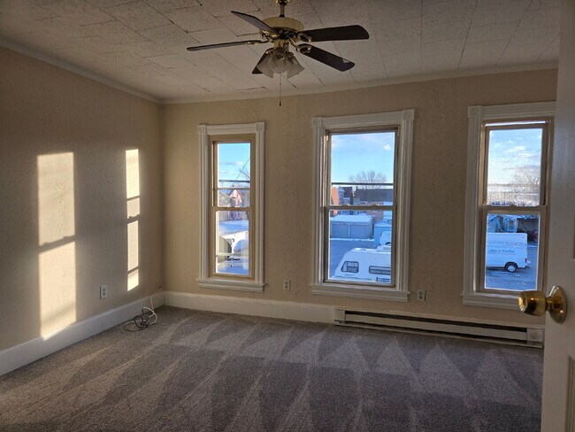 Building Photo - "Charming 3-Bed Sanctuary in Lebanon – Your Cozy Haven Awaits!"