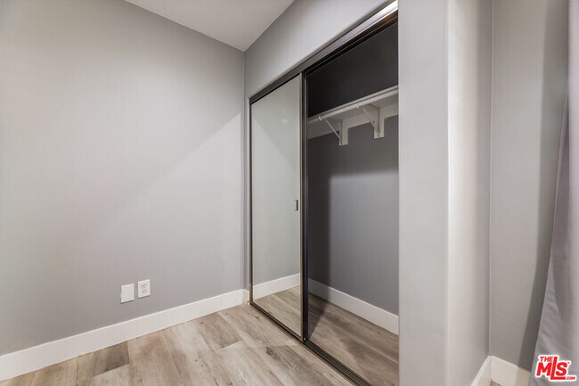Building Photo - 1112 S Highland Ave