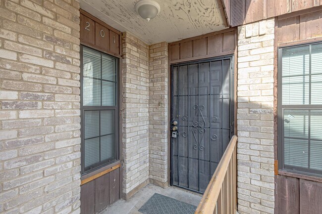 Building Photo - 100 Hillside Rd