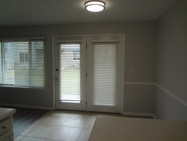 Building Photo - 220 Brett Cir