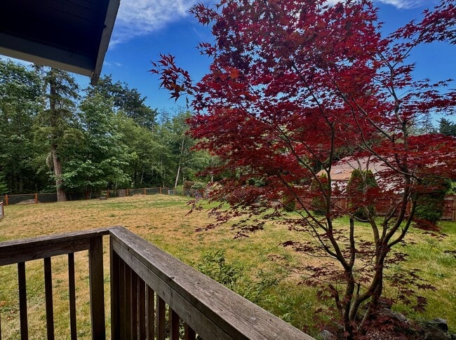 Building Photo - East Bremerton rambler with huge fenced yard...now available