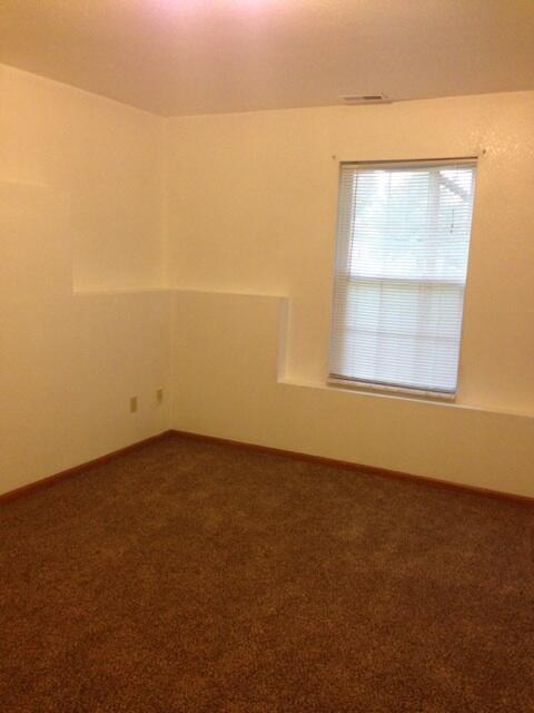 Building Photo - 2504 Carnation Dr