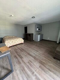 Building Photo - 711 Pasadena Fwy