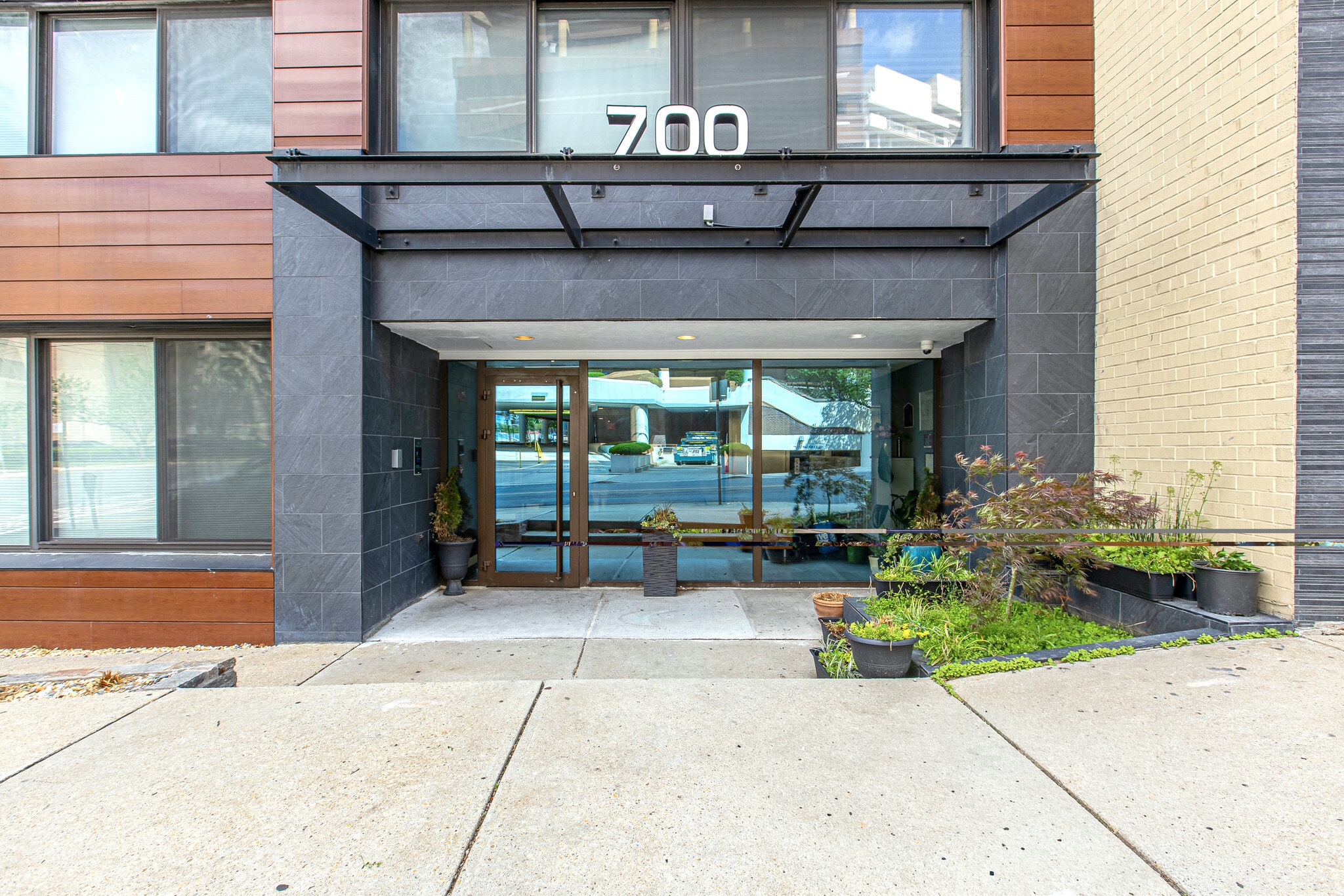 Building Photo - 700 Roeder Rd