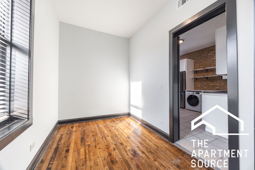 Building Photo - 1000 N Mozart St