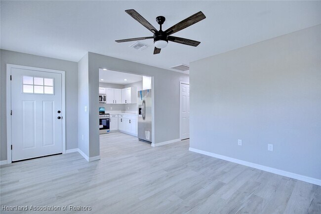 Building Photo - 295 Lincoln Rd NE