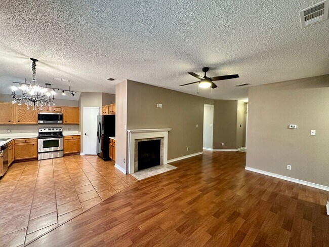 Building Photo - Single Family House in Arlington 76001