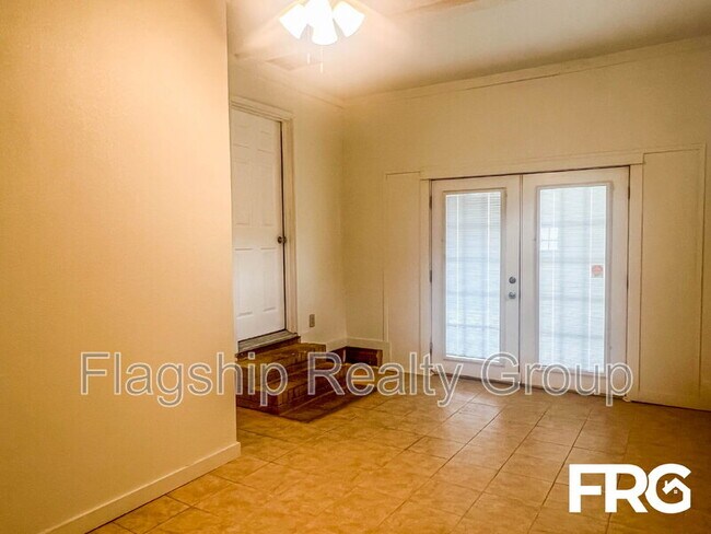 Building Photo - 466 Circle Dr