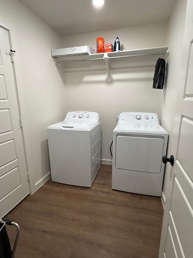 Building Photo - Move In Today & Receive 1 Month Free on a 15-Month Lease