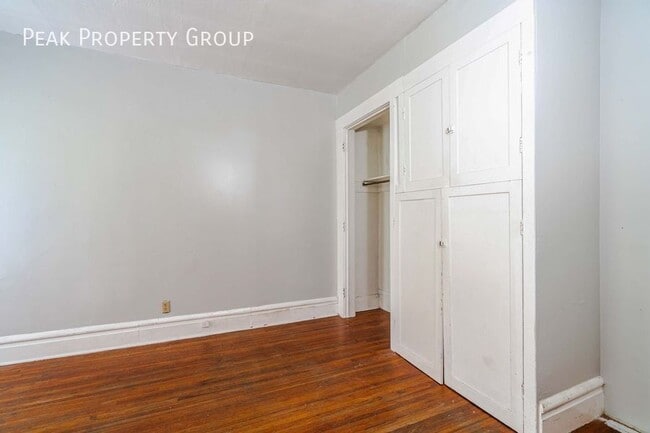 Building Photo - 246 1/2 W. 5th Avenue Rear-