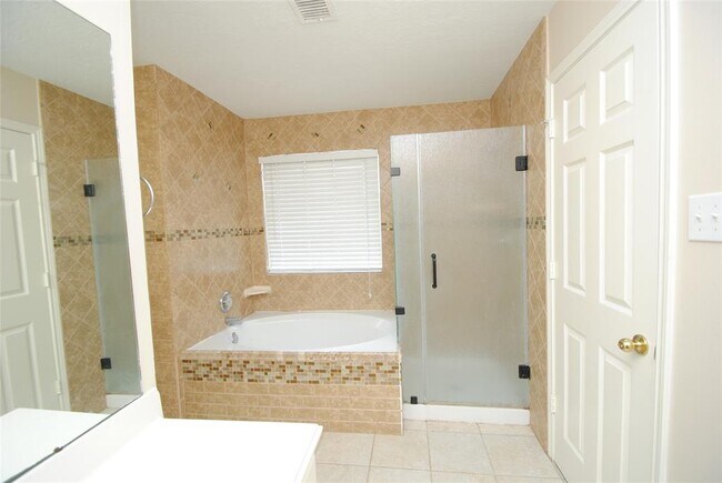 Building Photo - 17110 Fairway Glen Ct