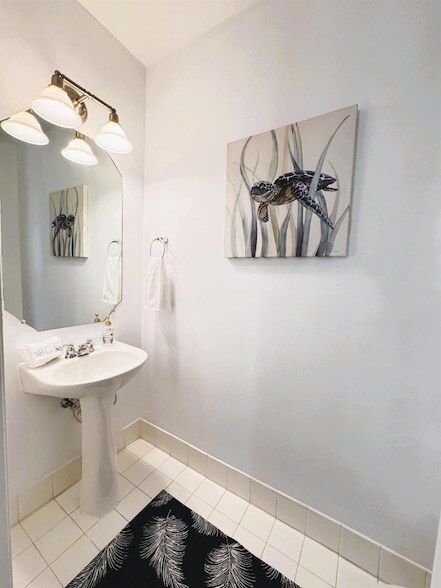 Building Photo - 1019 W Longport Cir