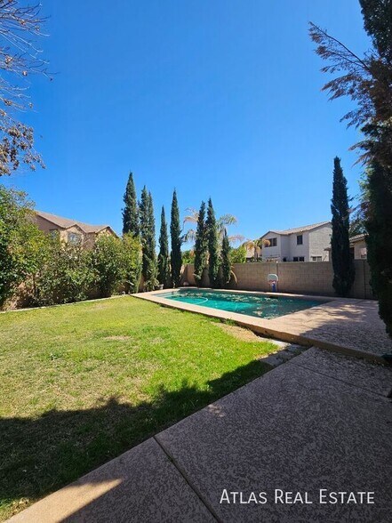 Building Photo - 1076 E Phelps St