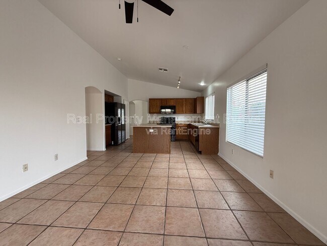 Building Photo - 11915 W Rosewood Dr