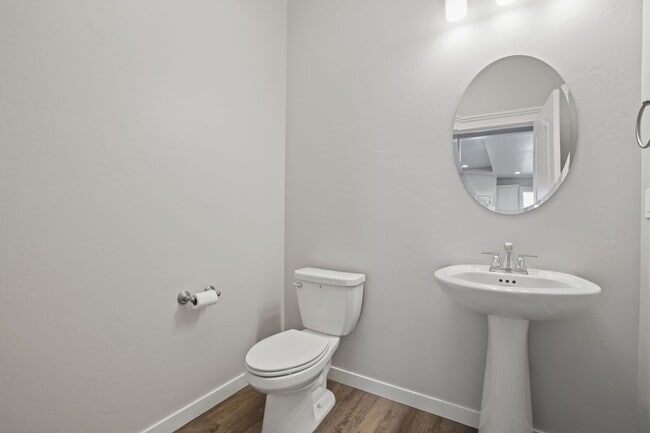 Building Photo - NEWER - BEAUTIFUL 3BD/2.5BA HOME + OFFICE or 4TH BEDROOM