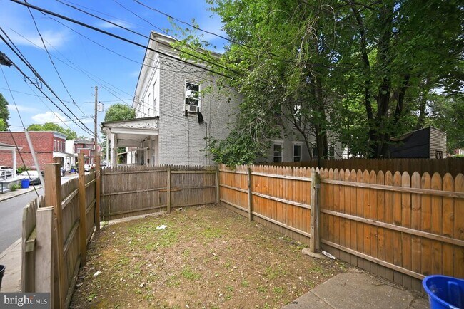 Building Photo - 74 N 18th St
