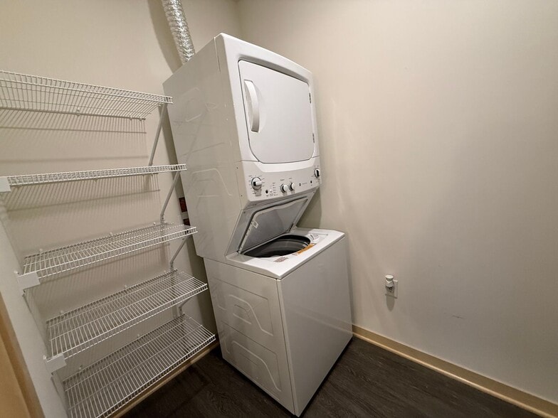 Building Photo - 1121 S Park St