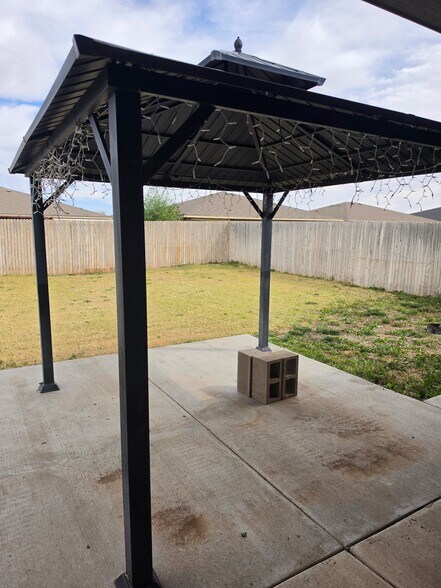 Building Photo - 607 Lochridge St