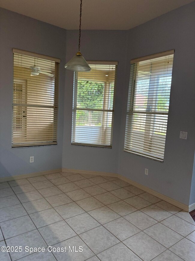 Building Photo - 5971 Newbury Cir