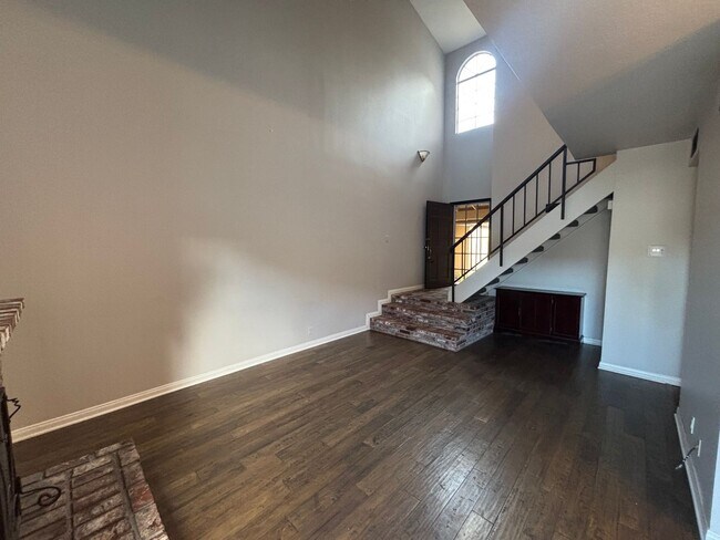 Building Photo - Charming 3-Bedroom Home in the Mountain View Court Community!