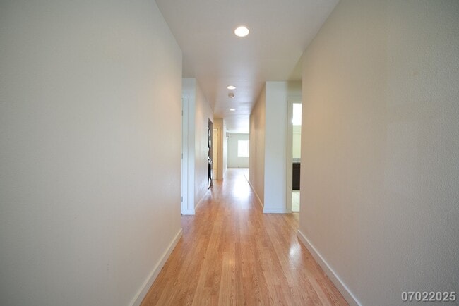 Building Photo - $3,200 | 3br/2ba Condominium in Sixty Parkside
