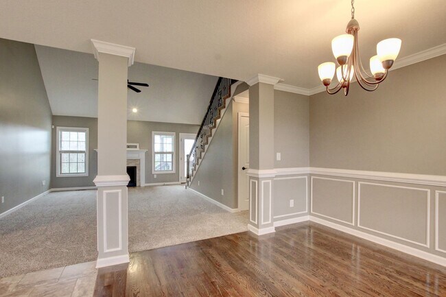 Building Photo - Executive Home on Cul de sac off exit 8.  Hurry.