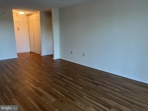 Building Photo - 15101 Interlachen Dr