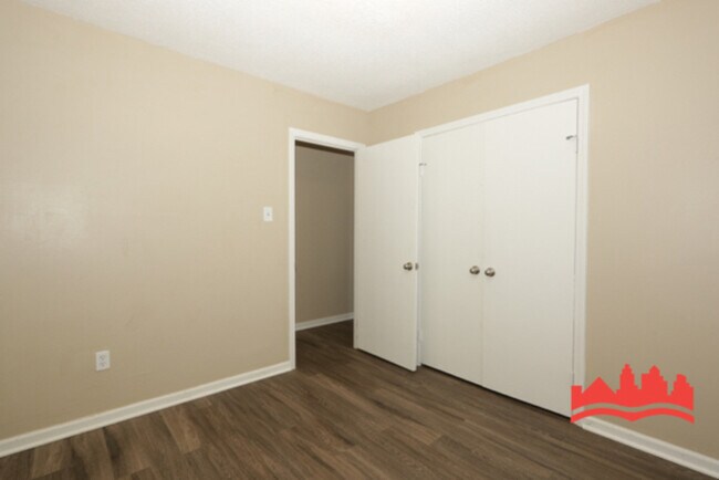 Building Photo - 493 Deerskin Dr