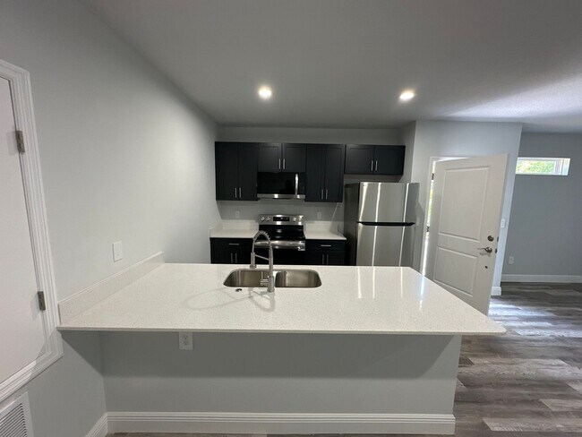 Building Photo - AWESOME CONTEMPORARY DUPLEX