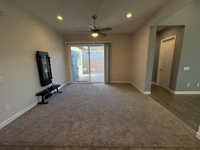 Building Photo - Dove Mountain 4 bedroom with Den 3,277 sq ft 3 car tandem garage