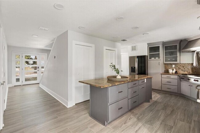 Building Photo - 6914 S Wall St