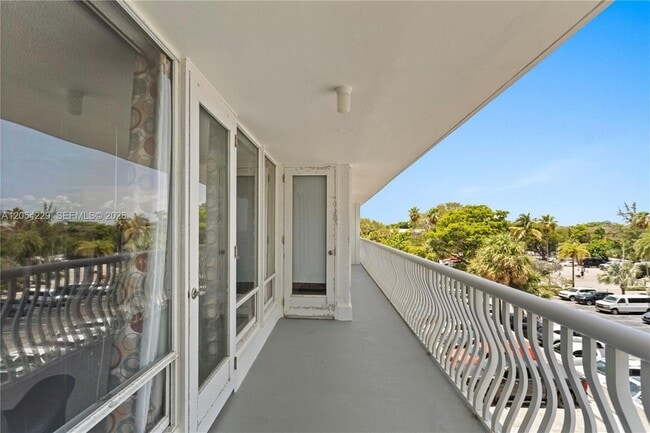 Building Photo - 4020 Galt Ocean Dr