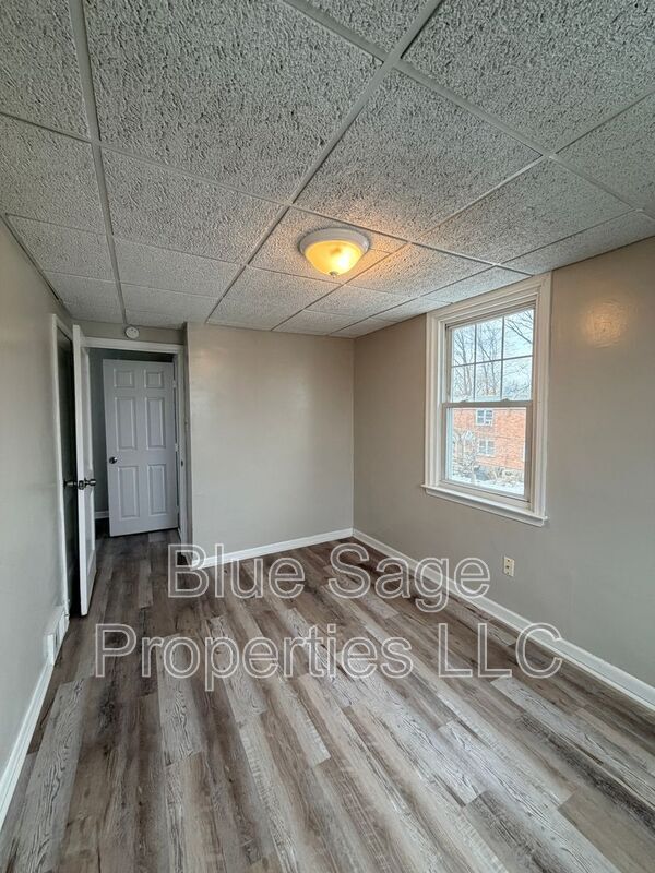 Building Photo - 15 King Ave