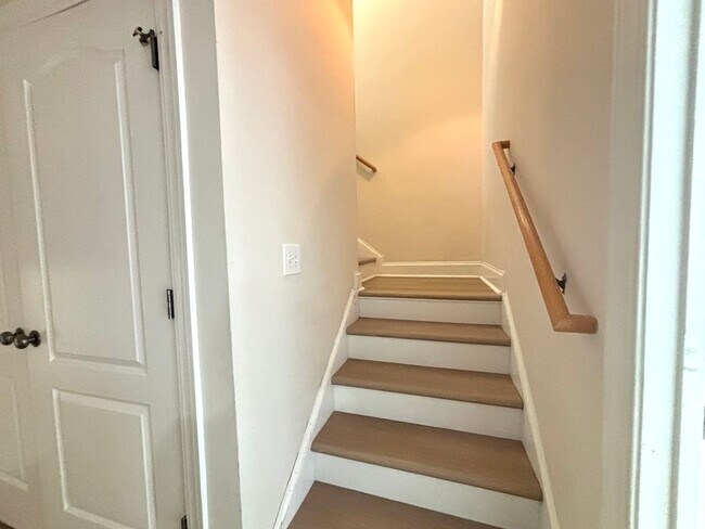 Building Photo - Beautiful 3-Bedroom, 3.5-Bath Townhome in ...