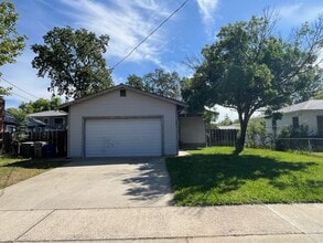 Building Photo - 3 Bed and 2 Bath in Downtown Redding!