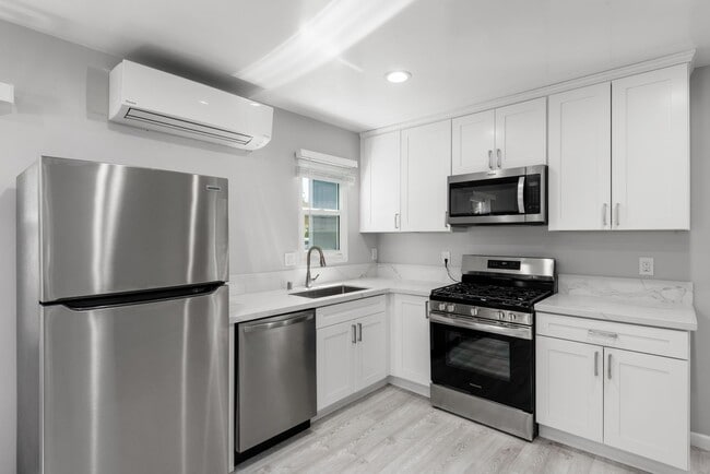 Building Photo - 1041 S Orange St