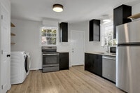 Building Photo - Renovated Duplex in Prime Walkable 12 South Location!