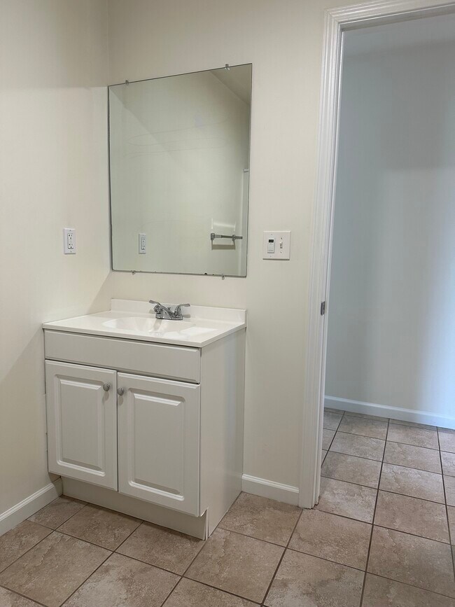 Building Photo - 175 Kendall Ave