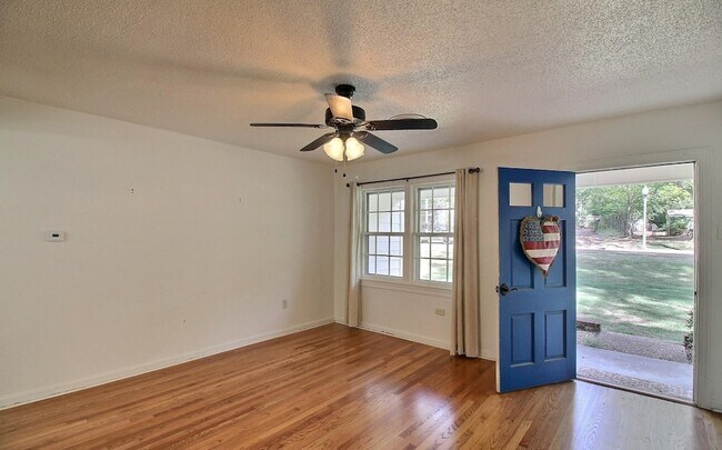 Building Photo - 487 S Center St