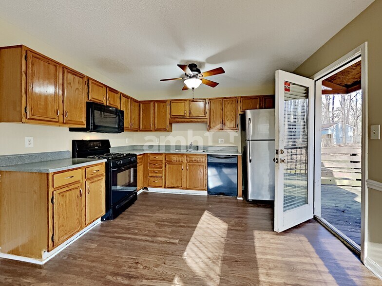 Building Photo - 34 Bell Ct