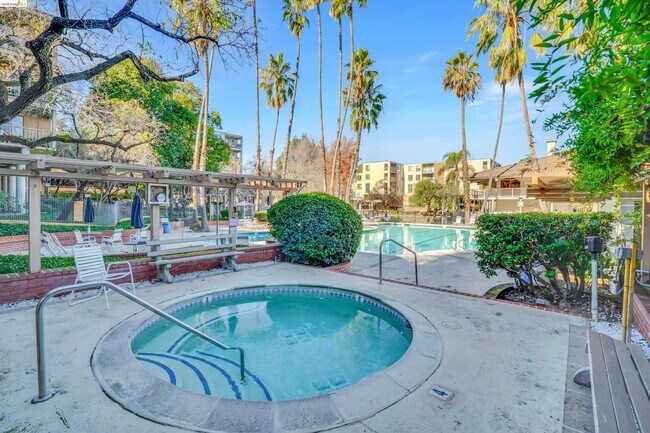 Building Photo - 490 N Civic Dr