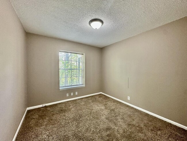 Building Photo - 2638 Park Rd