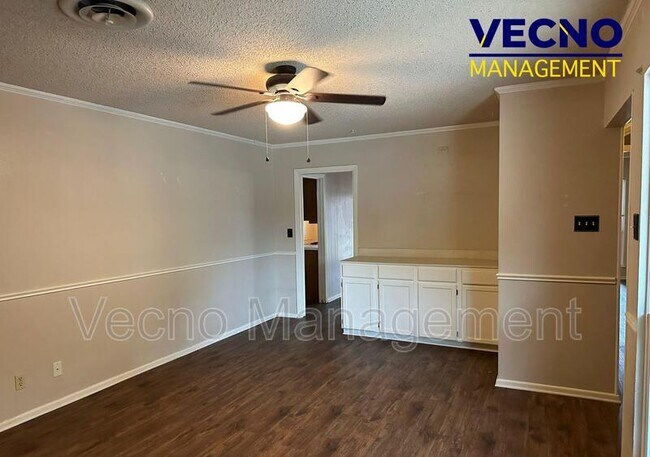 Building Photo - 3643 Richwood Dr