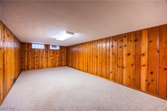 Building Photo - 23211 Fernwood Dr