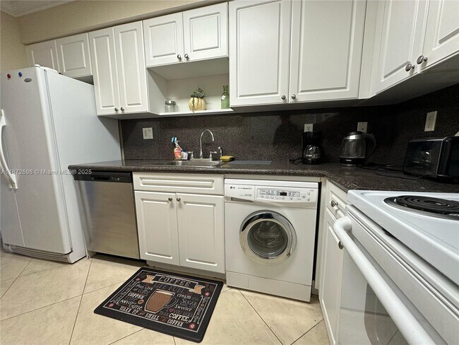 Building Photo - 2501 S Ocean Dr