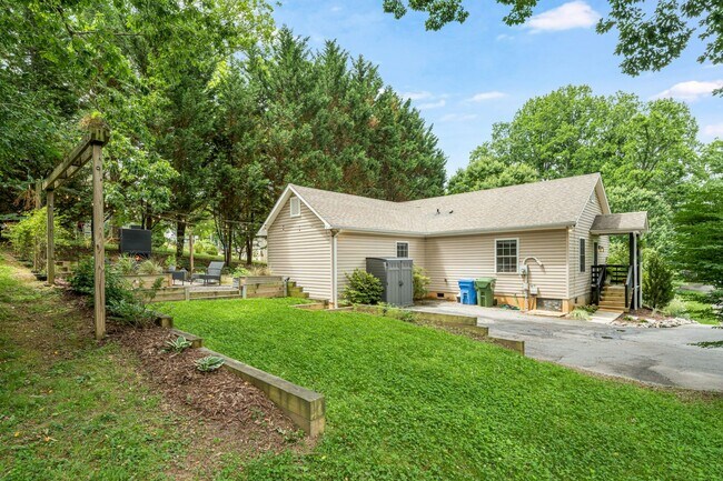 Building Photo - 52 Shady Oak Dr