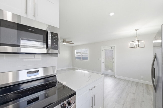 Building Photo - 284 Flanders F