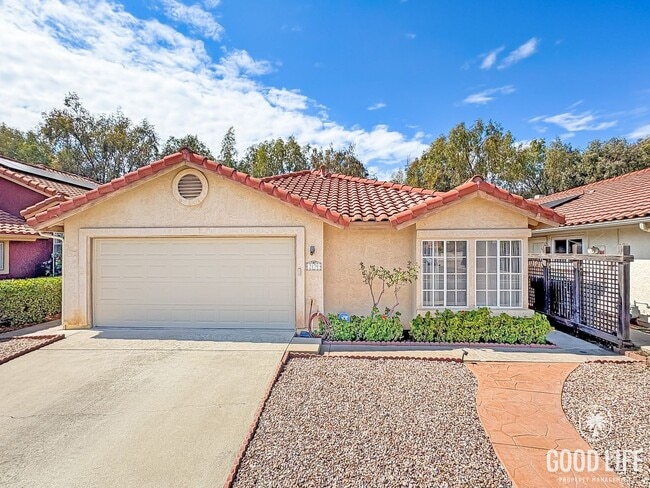 Primary Photo - Cozy Escondido 3BR/2BA with A/C, large bac...