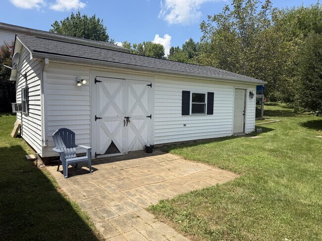 Building Photo - 721 Wayland Dr